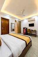 The Empire Hotel Near Dlf Golf course