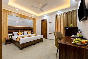 The Empire Hotel Near Dlf Golf course