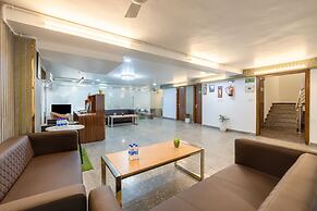 The Empire Hotel Near Dlf Golf course
