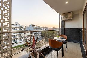 The Empire Hotel Near Dlf Golf course