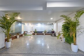 The Empire Hotel Near Dlf Golf course