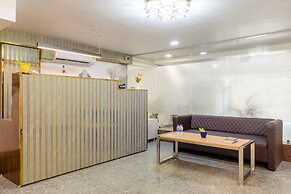 The Empire Hotel Near Dlf Golf course