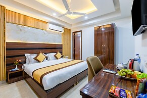 The Empire Hotel Near Dlf Golf course