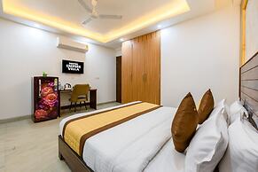 The Empire Hotel Near Dlf Golf course