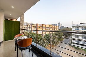 The Empire Hotel Near Dlf Golf course