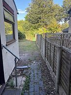 2 Bed - Sleeps 4 - Garden - Free Parking