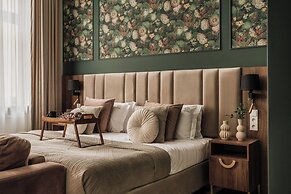 White Lotus by Fragola Collection