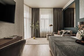 White Lotus by Fragola Collection