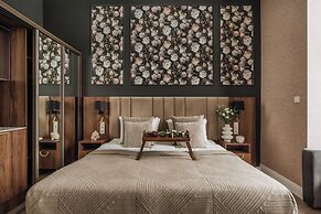 White Lotus by Fragola Collection