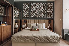 White Lotus by Fragola Collection