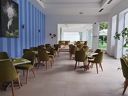 Forest Beach Hotel