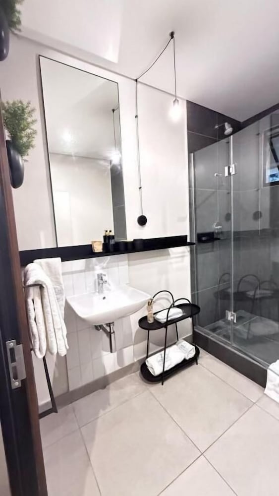 The Henlee Apartment Sandton