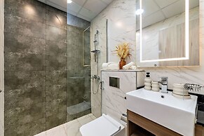 Wonderful 1BR Apartment at East Crest