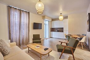 Sublime Flat Paris Bois de Vincennes by Studio Prestige