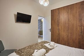 Sublime Flat Paris Bois de Vincennes by Studio Prestige