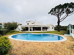 Vilamoura Summer Villa by Homing