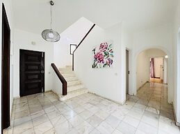 Vilamoura Summer Villa by Homing