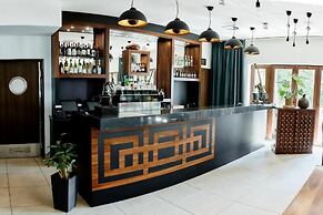 M Club Hotel