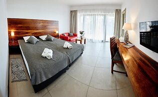 M Club Hotel