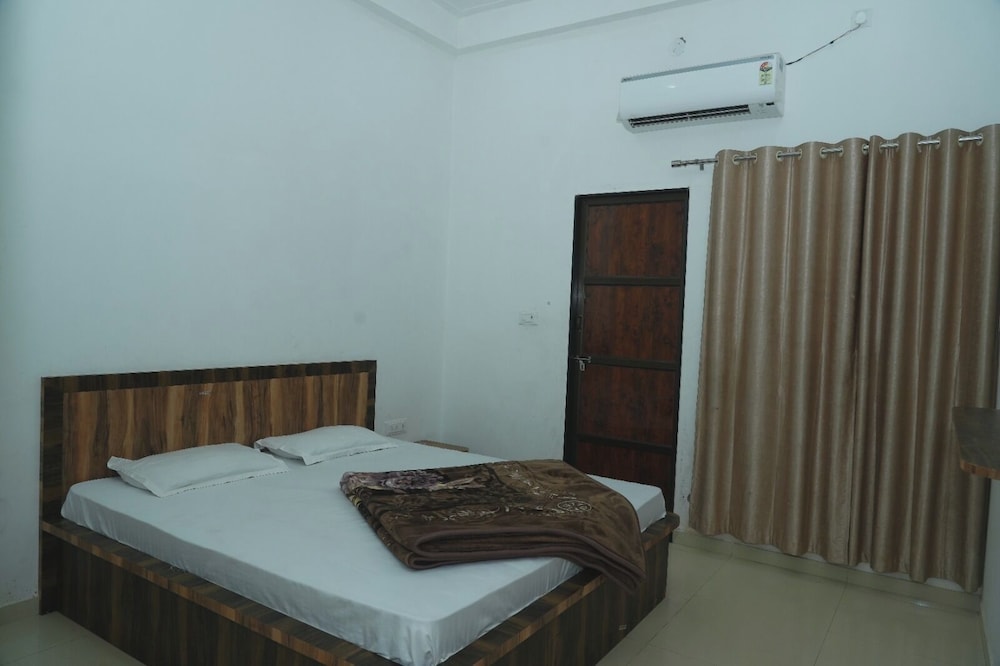 Hotel Vidya Dham Vrindavan