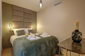 Superb AC Apartment Champs de Mars Eiffel Tower