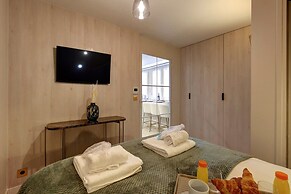 Superb AC Apartment Champs de Mars Eiffel Tower