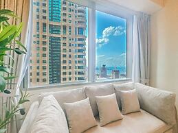 Sea View Retreat with Ain Dubai