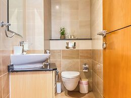 Sea View Retreat with Ain Dubai
