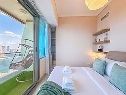 Sea View Retreat with Ain Dubai