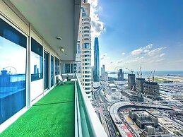 Sea View Retreat with Ain Dubai