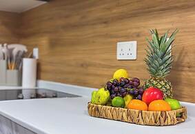 Sea View Retreat with Ain Dubai