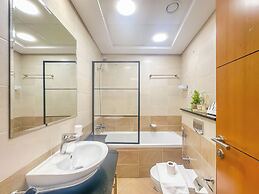 Sea View Retreat with Ain Dubai