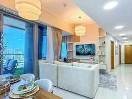 Sea View Retreat with Ain Dubai