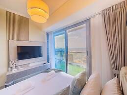Sea View Retreat with Ain Dubai