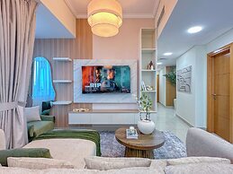 Sea View Retreat with Ain Dubai