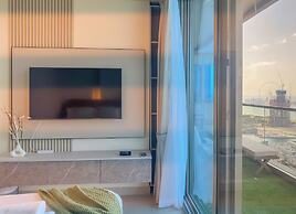 Sea View Retreat with Ain Dubai