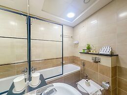 Sea View Retreat with Ain Dubai