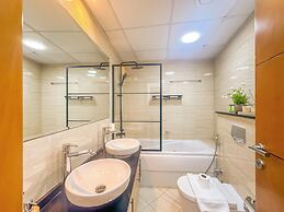 Sea View Retreat with Ain Dubai