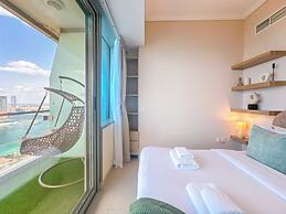 Sea View Retreat with Ain Dubai