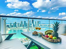 Sea View Retreat with Ain Dubai