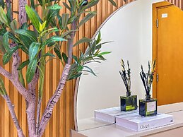 Sea View Retreat with Ain Dubai