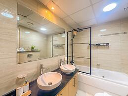 Sea View Retreat with Ain Dubai