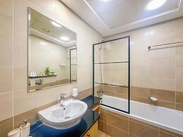 Sea View Retreat with Ain Dubai