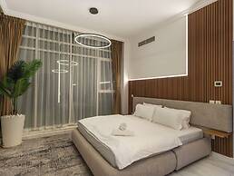 Centric Flat with Marina View