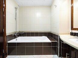 Centric Flat with Marina View