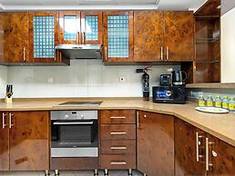 Centric Flat with Marina View