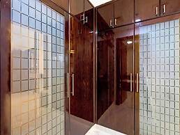 Centric Flat with Marina View