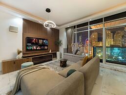 Centric Flat with Marina View
