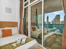 Centric Flat with Marina View