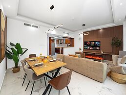 Centric Flat with Marina View